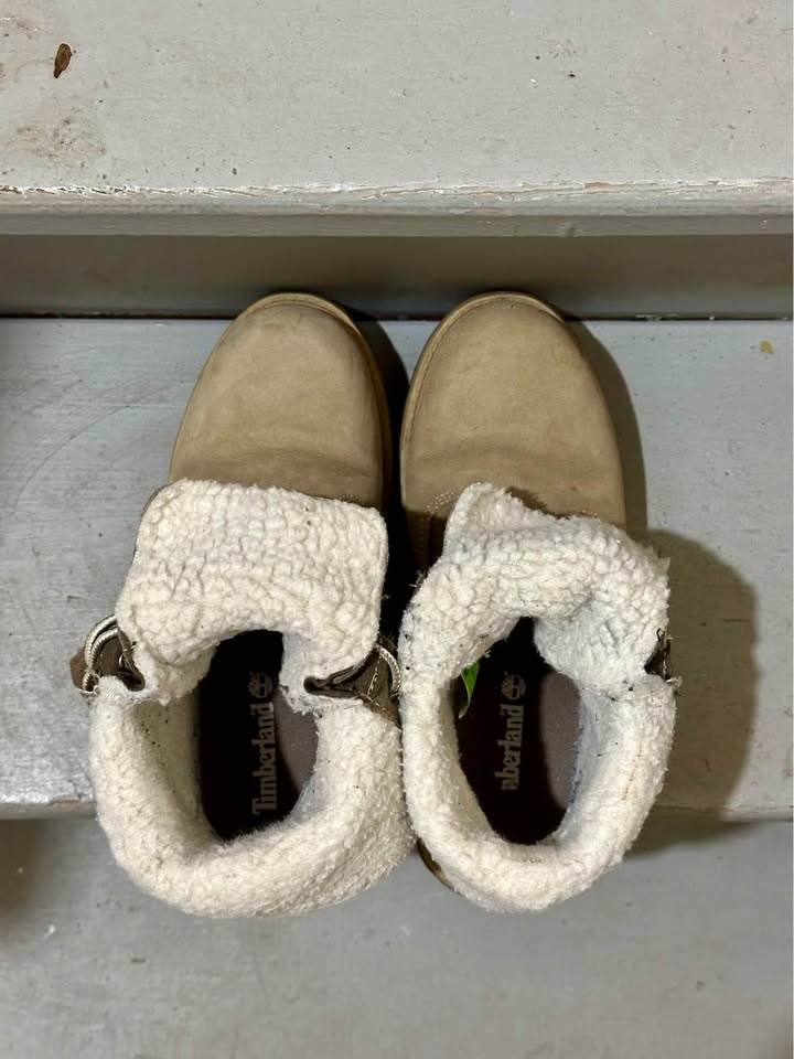 Timberland Teddy Fleece Waterproof Boots, Taupe, Women’s Size 7 - photo 4