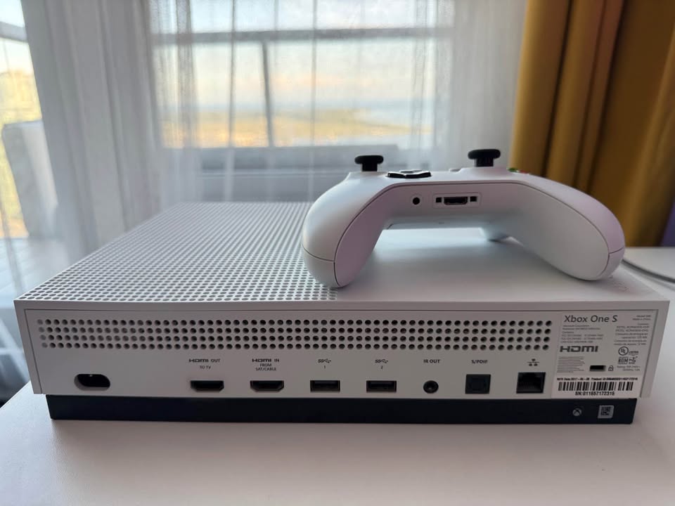Xbox One S Disc Edition 500gb With Controller - photo 3
