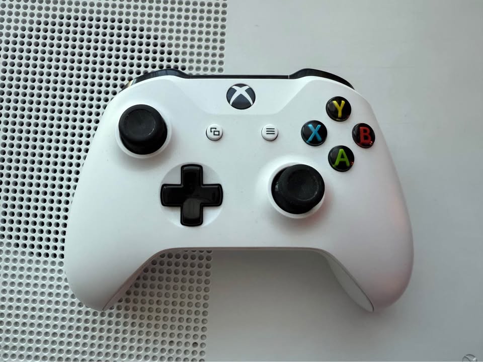 Xbox One S Disc Edition 500gb With Controller - photo 4