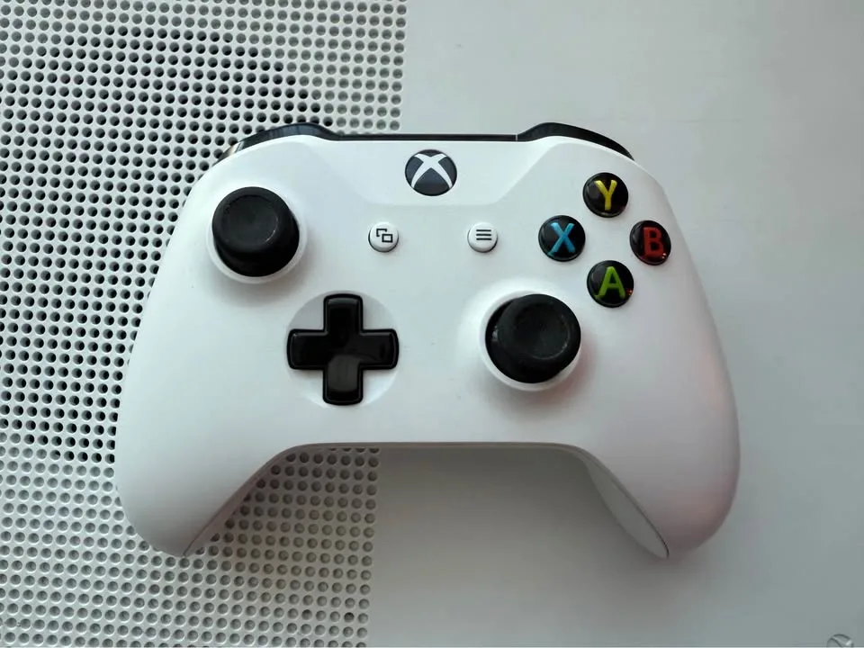 Xbox One S Disc Edition 500gb With Controller image indicator(4)