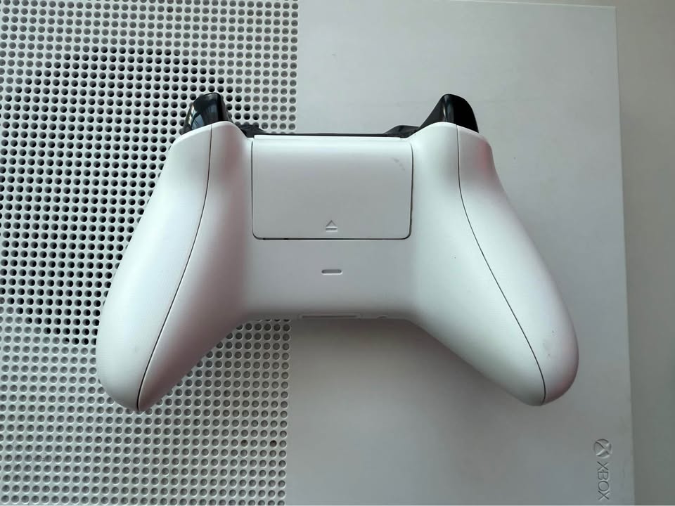 Xbox One S Disc Edition 500gb With Controller - photo 5