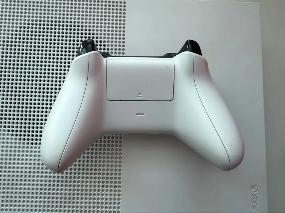 Xbox One S Disc Edition 500gb With Controller image indicator(5)