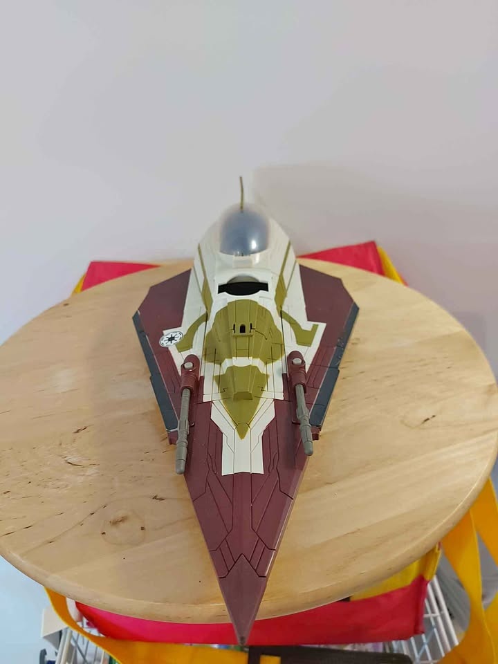 Hasbro Star Wars Clone Wars Kit Fisto Jedi Starfighter - 2010