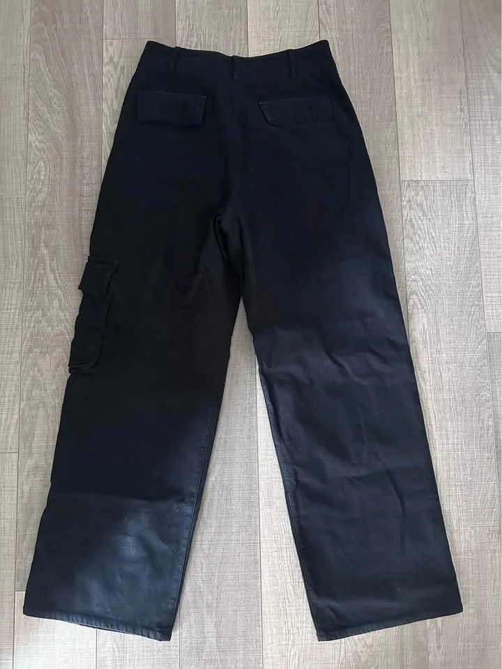 Aritzia Wilfred Free Black Cargo Picture Pants image indicator(3)