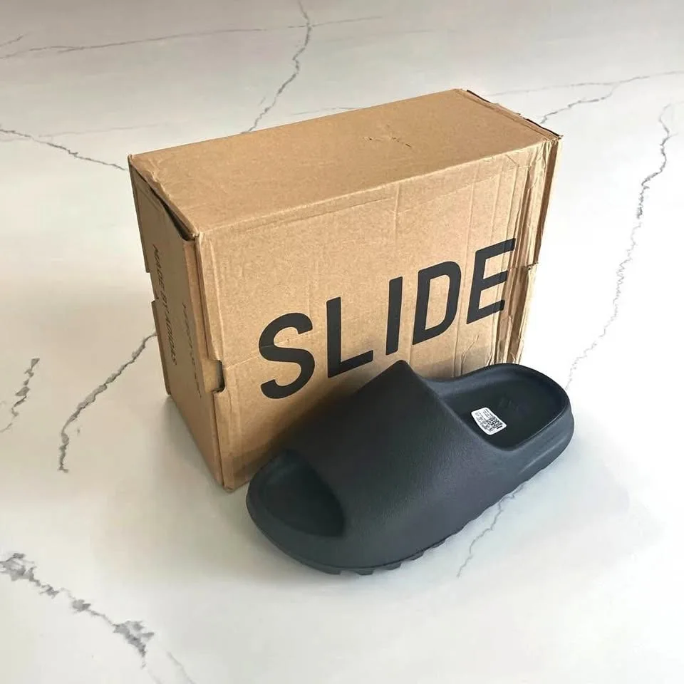 Onyx Yeezy Slides - Size US10 thumbnail