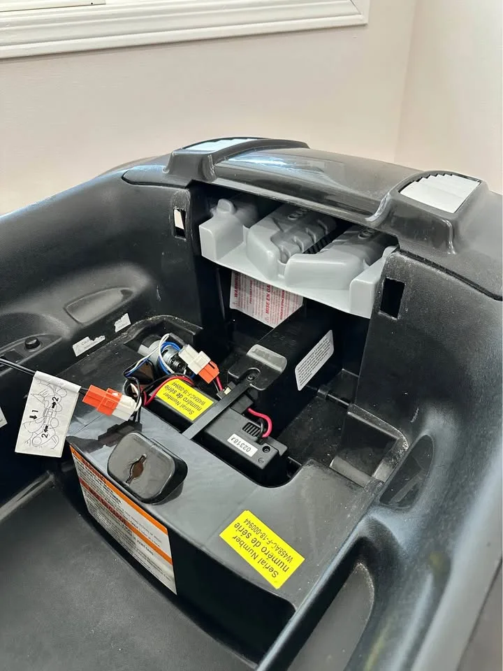 Audi R8 Spyder Kids Ride-On Car – Licensed & Loaded! 🥕 image indicator(5)