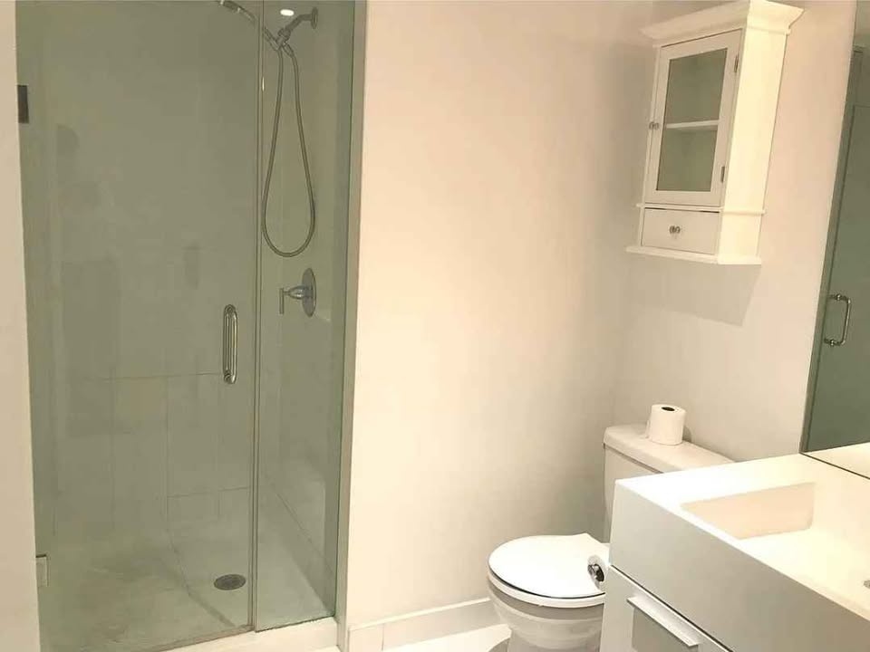 Bedroom with Private Bath for Rent in Shared Condo - photo 3