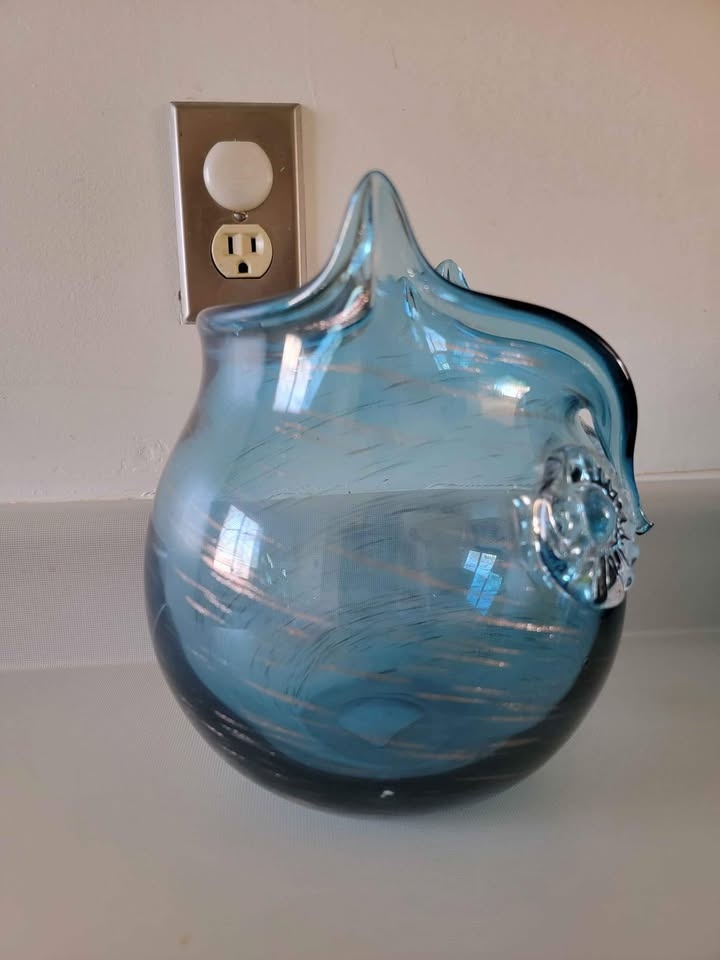 Gorgeous Blue Glass Owl Vase - photo 3