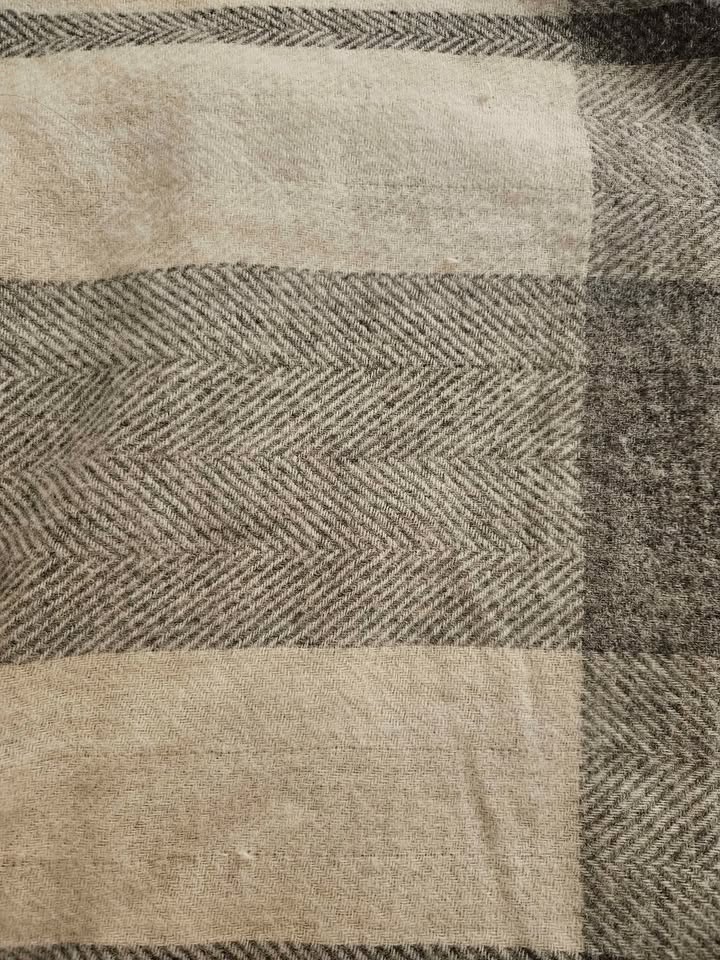 Gray-beige tartan pattern 100% wool throw blanket - photo 2