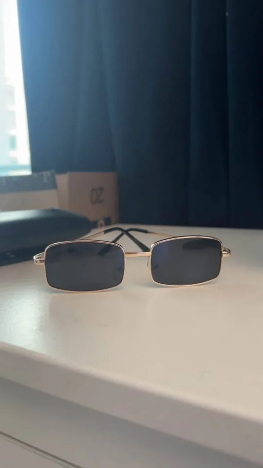 Rectangle glasses w gold frame image indicator(2)