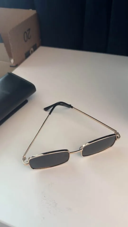 Rectangle glasses w gold frame image indicator(3)