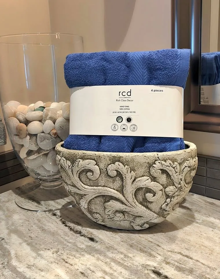 🥕Cotton Large Hand Towels Set of 4 $3 Each