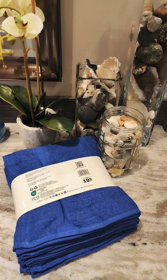🥕Cotton Large Hand Towels Set of 4 $3 Each image indicator(2)