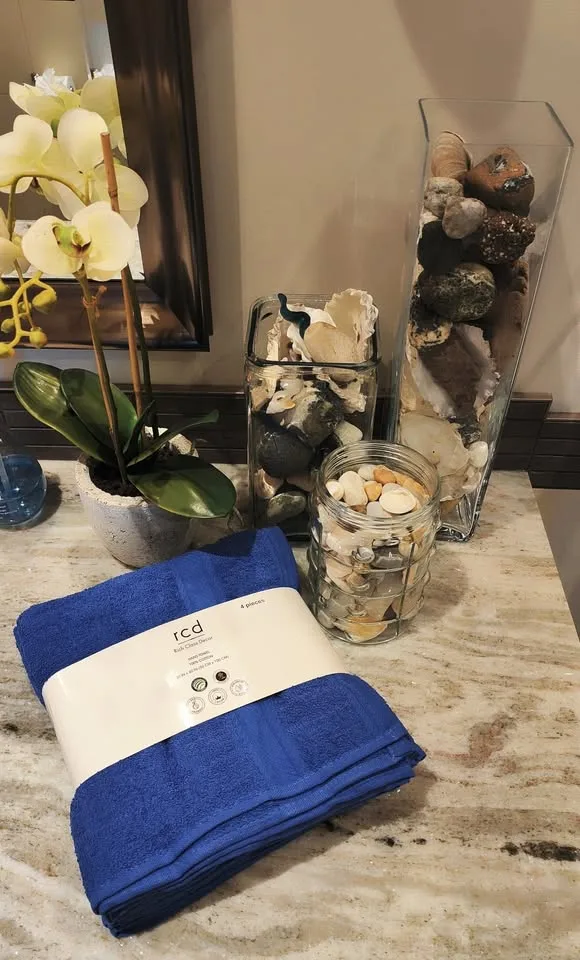 🥕Cotton Large Hand Towels Set of 4 $3 Each image indicator(3)