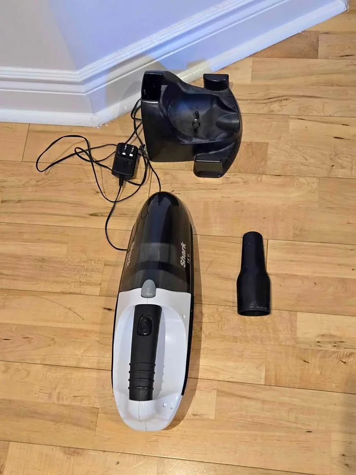 Shark Handheld Vacuum SV780C thumbnail