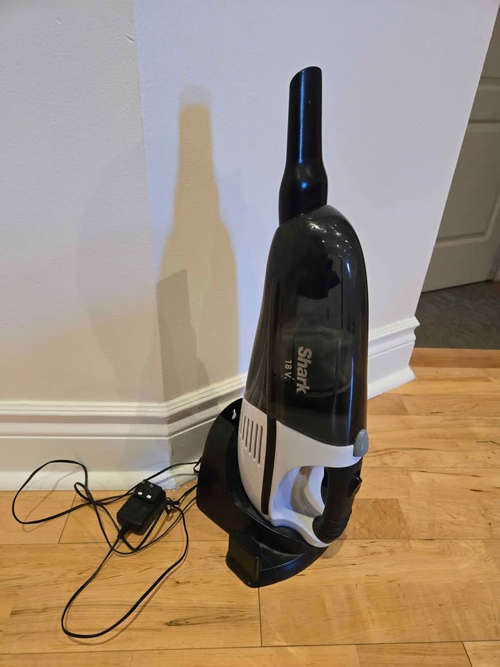 Shark Handheld Vacuum SV780C - photo 3