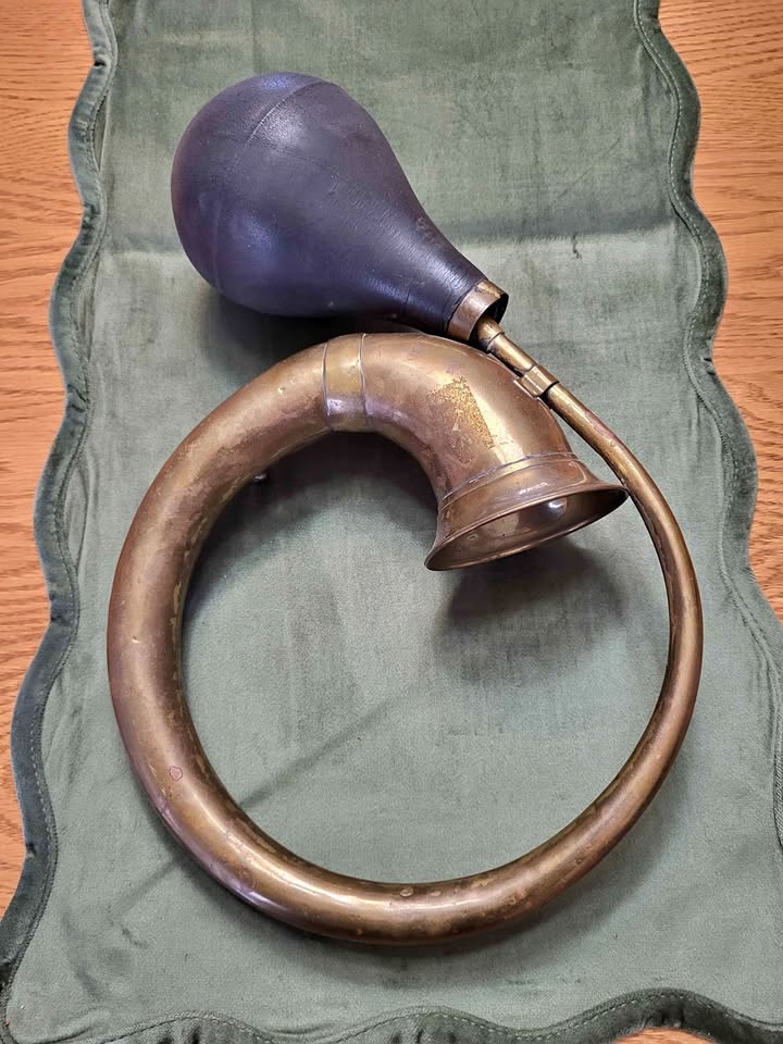 Antique Vintage Brass Bugle Horn with Squeeze Bulb