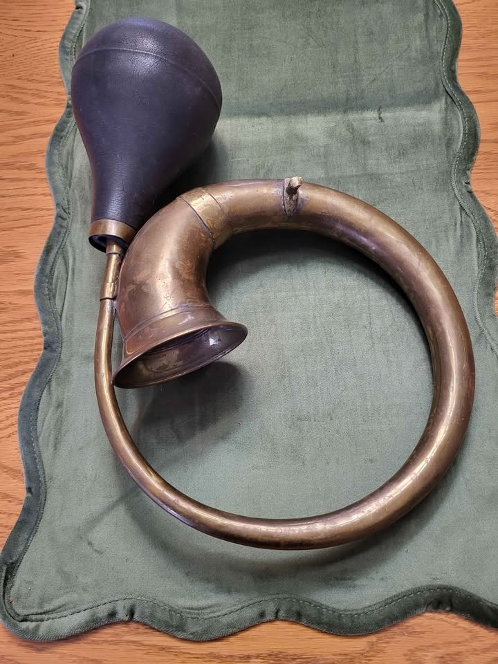 Antique Vintage Brass Bugle Horn with Squeeze Bulb - photo 2