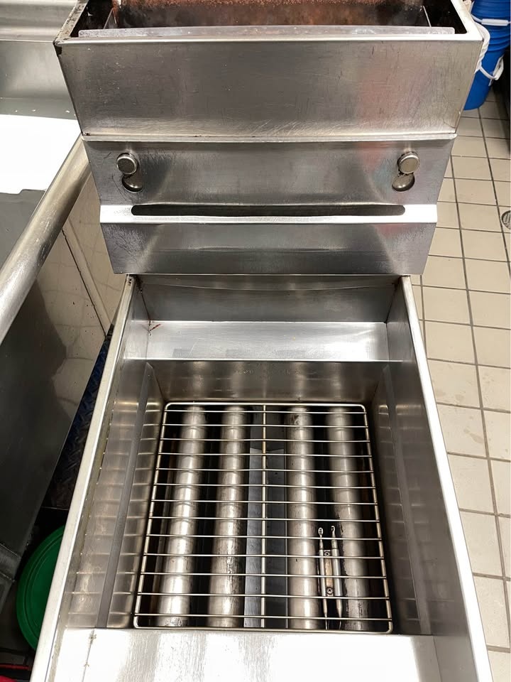 Pitco SG14 Natural Gas Fryer 40lb - photo 3