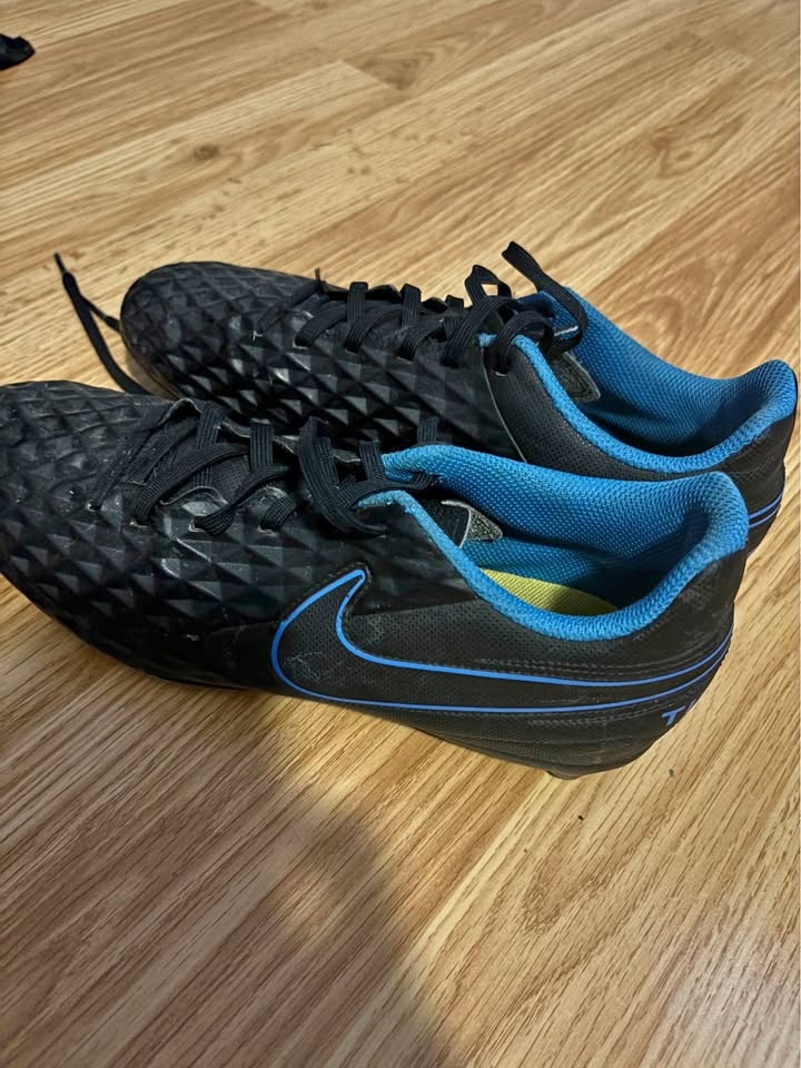 Nike Men's Size 7 Cleats
