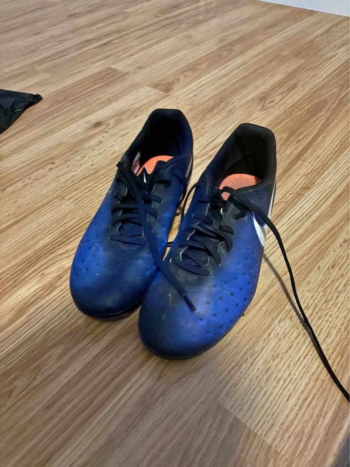 Nike Cleats Size 8 Men's