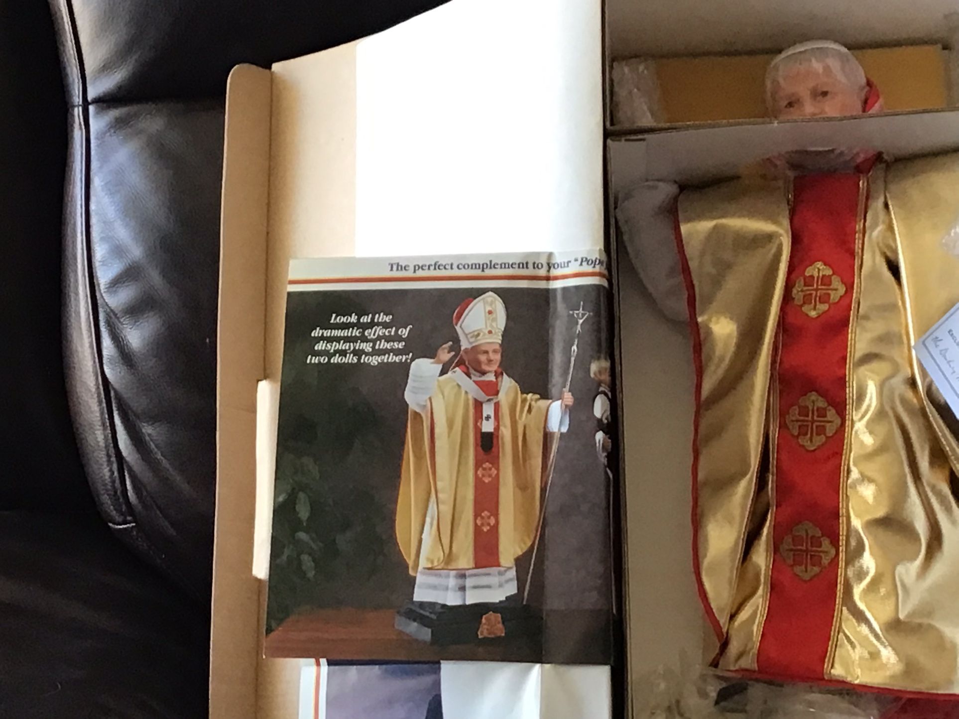 Pope John Paul II Statue by Elke Hutchens - photo 3