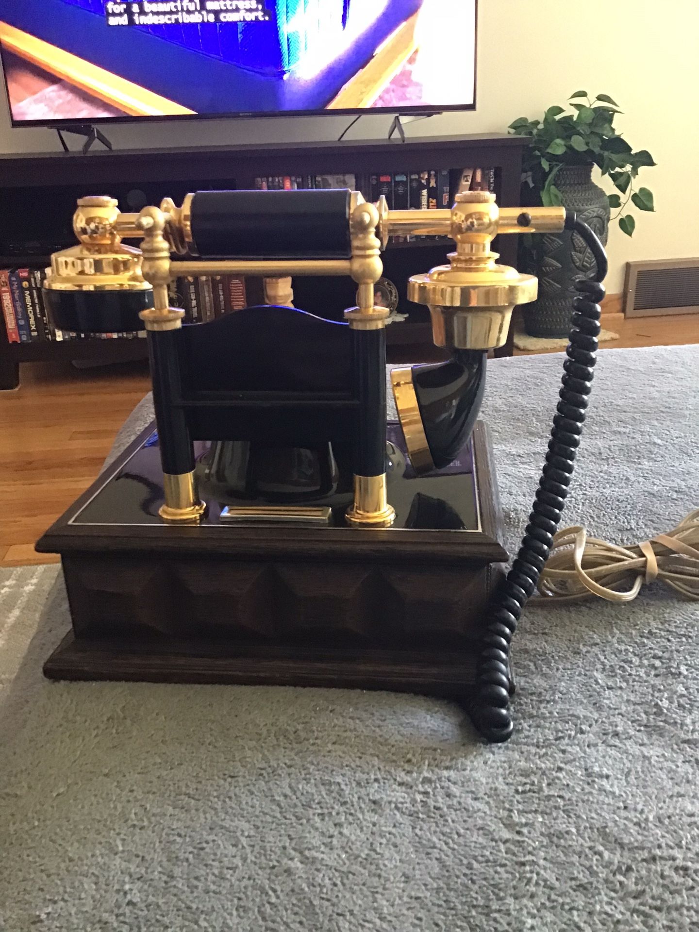 Deco-Tel Vintage Phone - photo 4