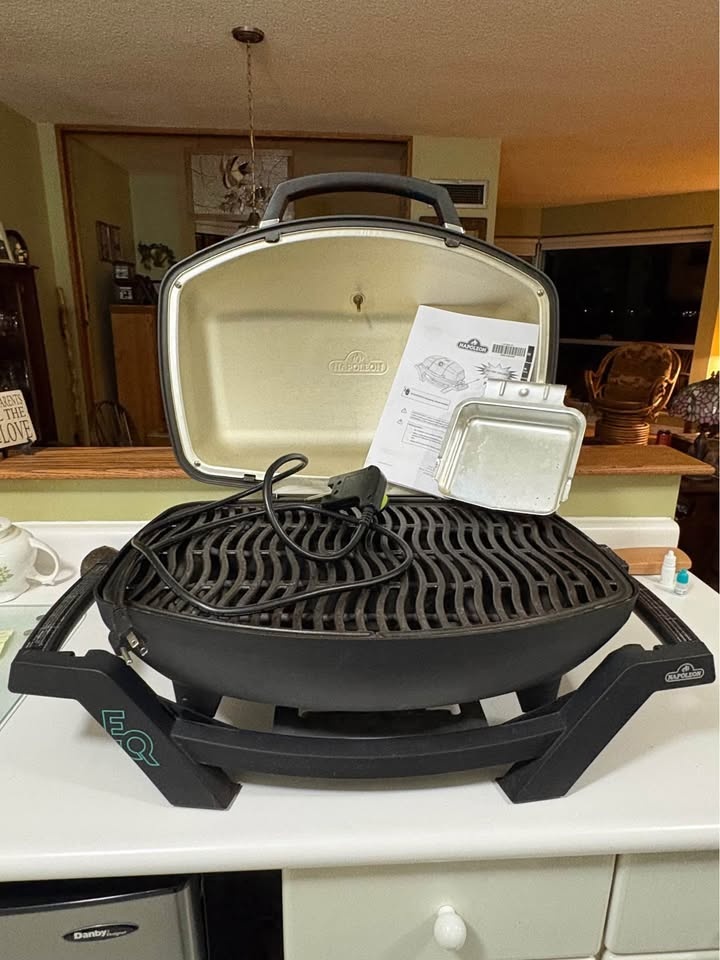 Napoleon TravelQ PRO285 Portable Electric BBQ Grill - photo 3