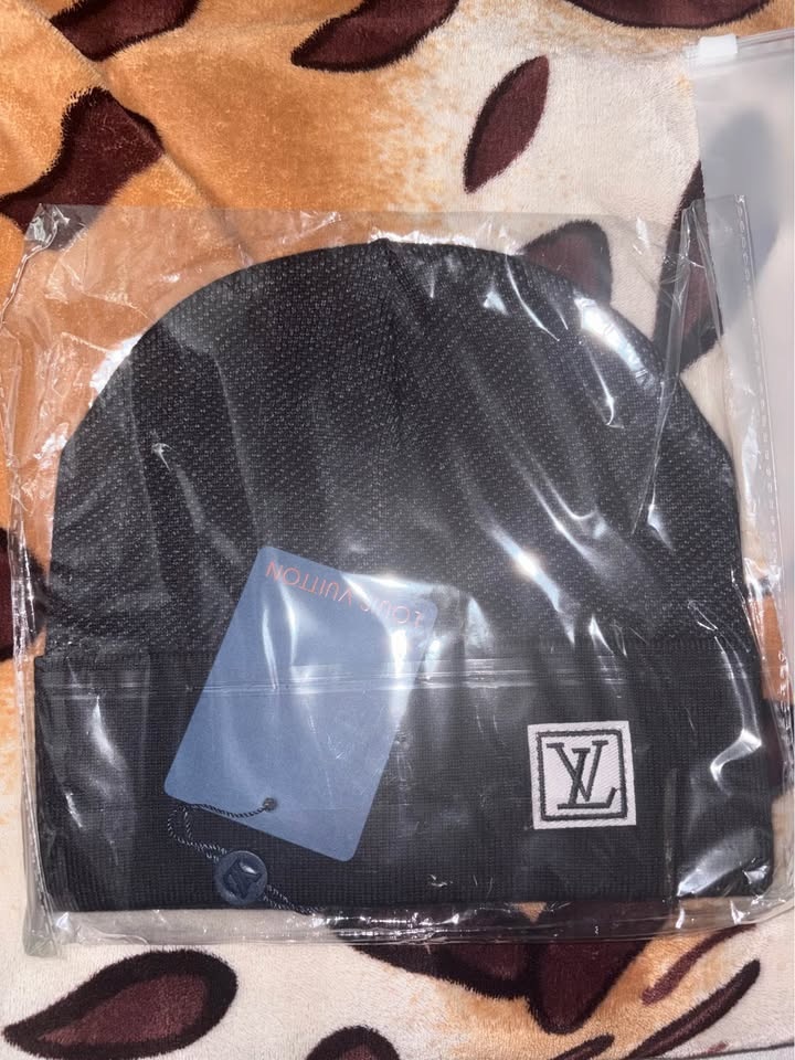 LV Beanie (Check Desc) - photo 2