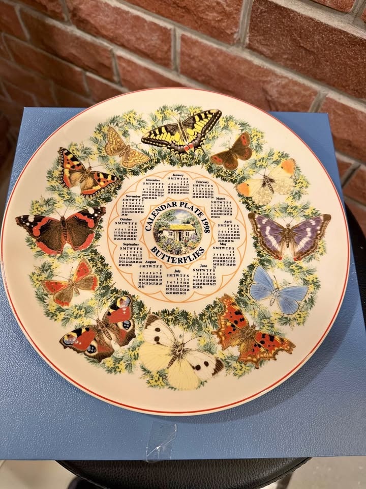 Set of 2 Wedgwood & Staffordshire Decorative Plates