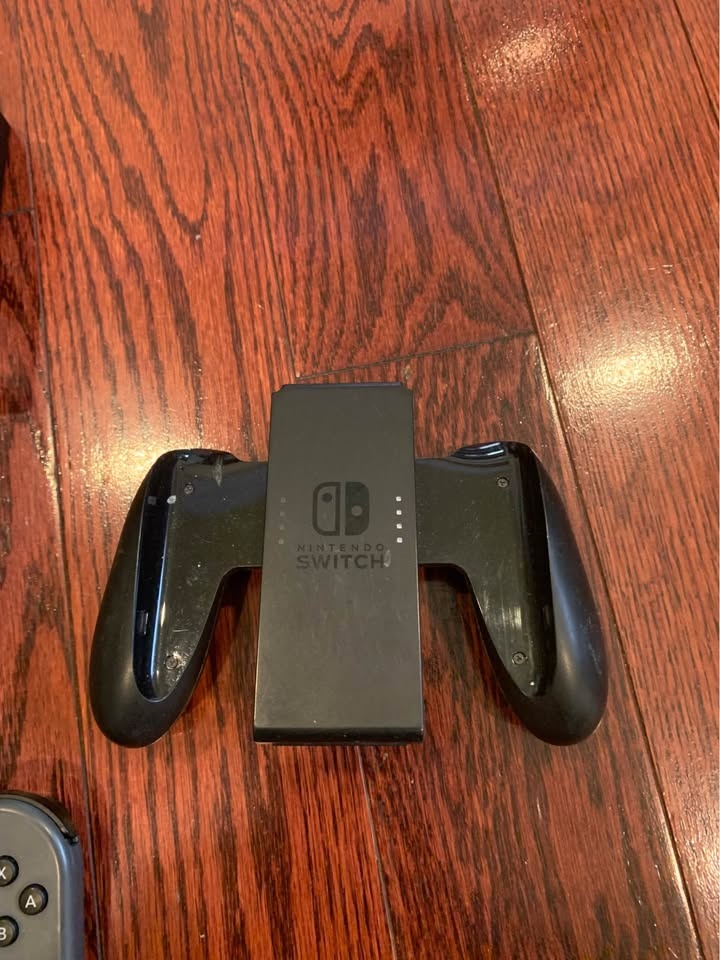 Nintendo Switch V1 w/ Carrying Case - photo 4