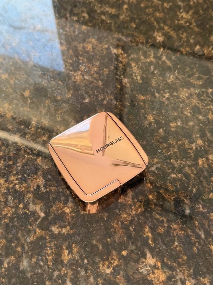 Hourglass Ambient Lighting Blush - photo 2