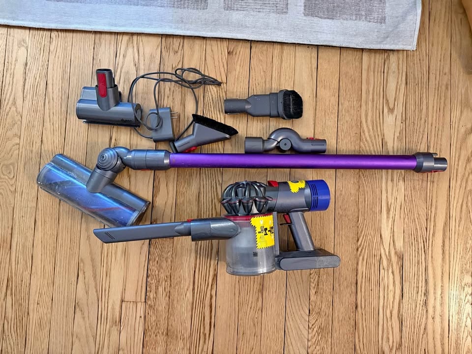 Dyson V8 Animal Vacuum Cleaner (Purple)