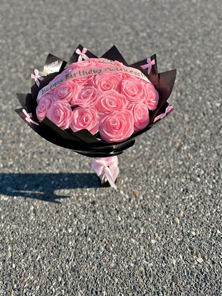 24 Eternal Glitter Rose Bouquet