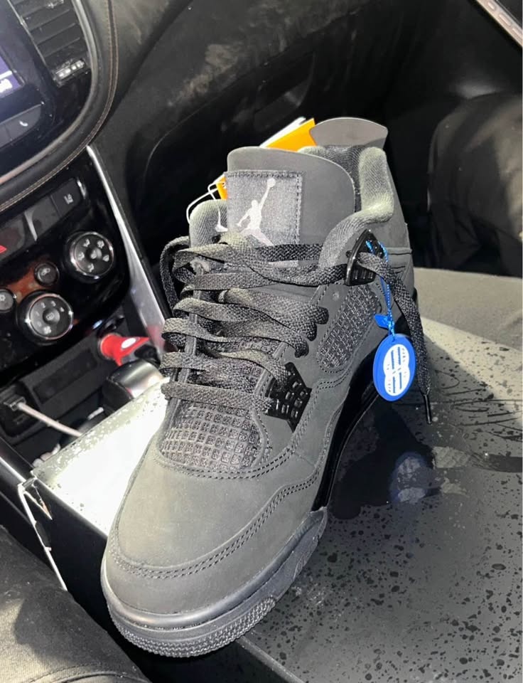Black Cat 4s 2025 Size 9.5