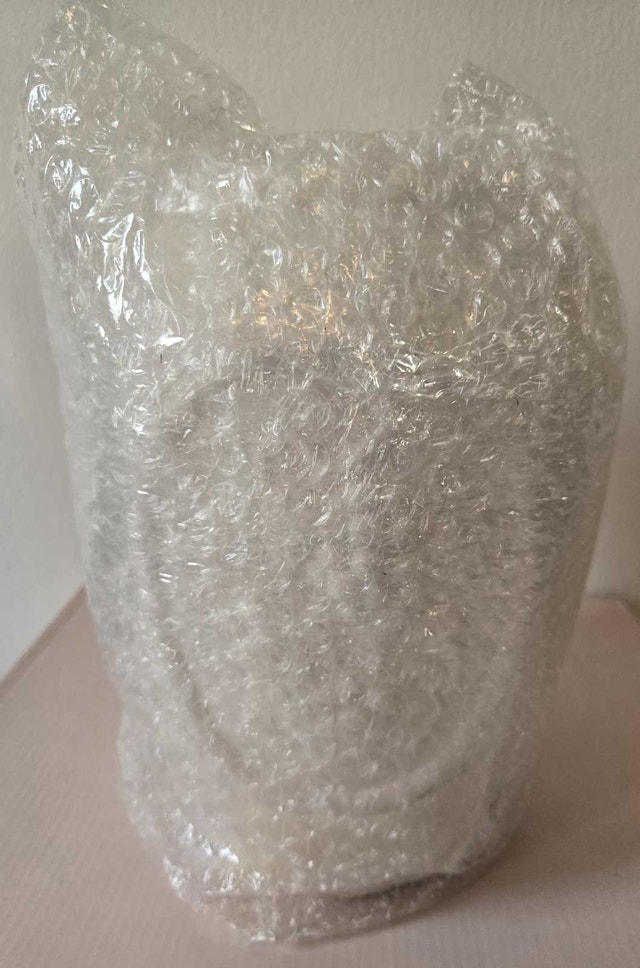 Elegant Porcelain Vase - photo 3