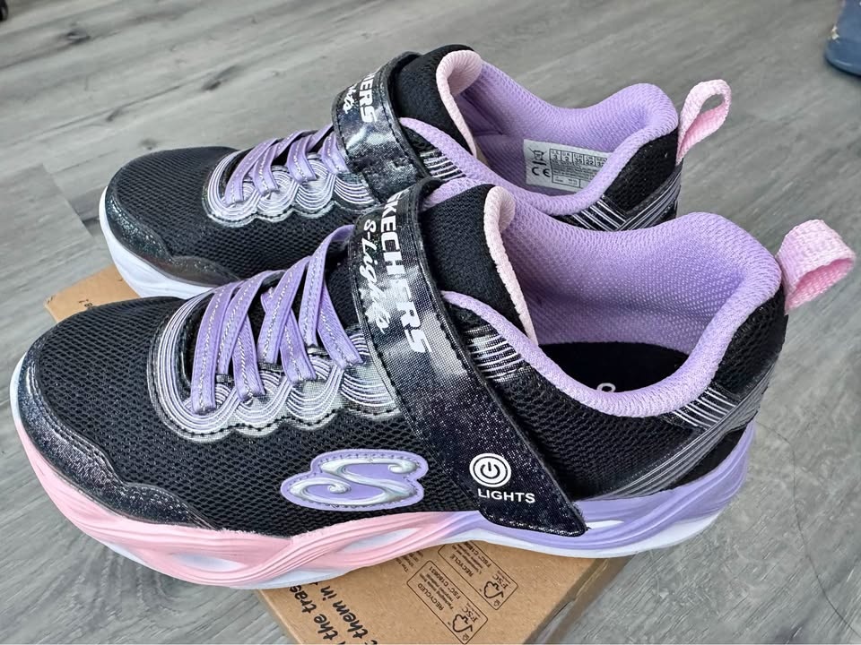 BNIB Skechers Girl's S-Lights Twisty Glow Shoes Sz 3