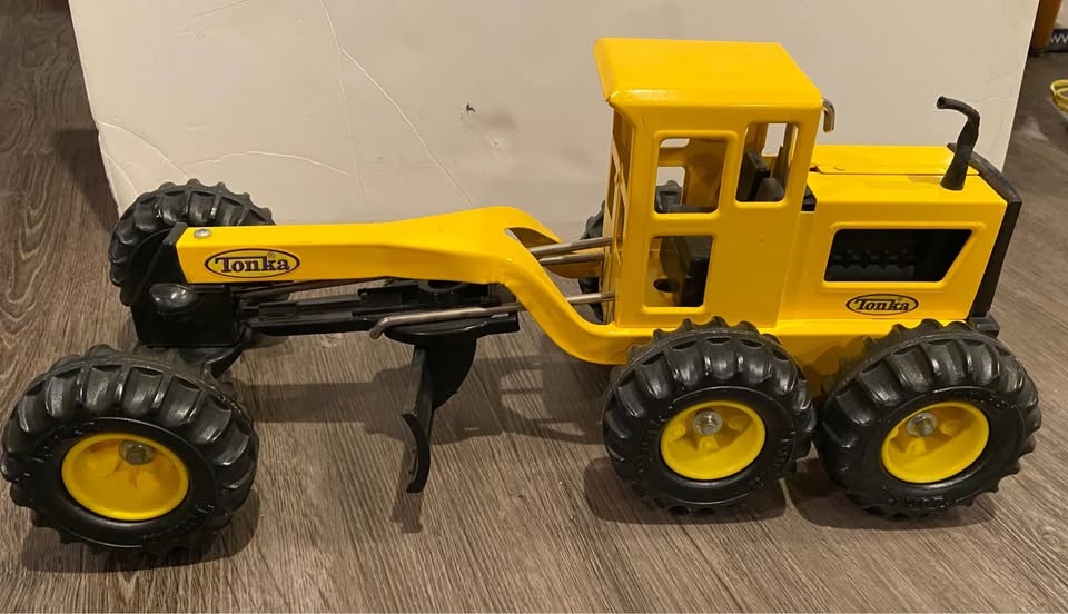 3 Metal Tonka Trucks, car carrier - photo 2