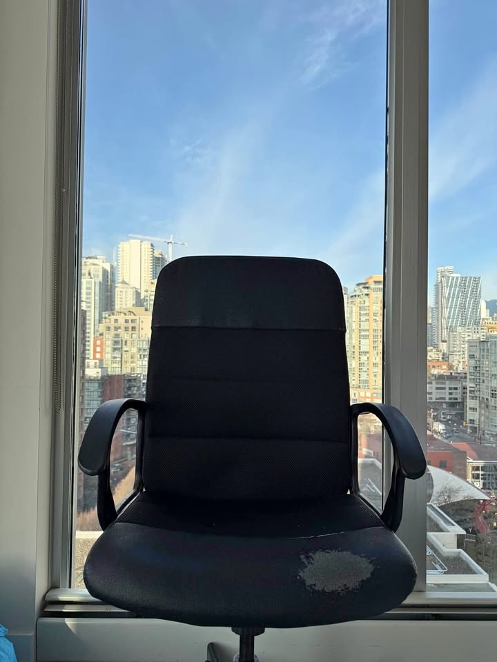 Office Desk Chair – Adjustable, Comfortable (With Armrests)