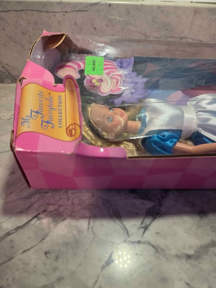 Alice in Wonderland Barbie - photo 3