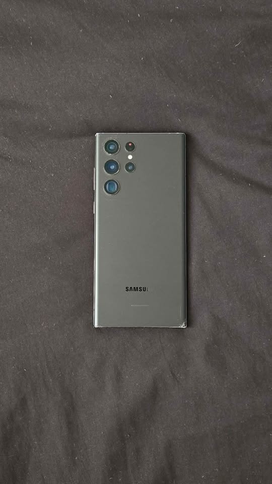 Samsung Galaxy S22 Ultra (W/ Charger + Case) - photo 3