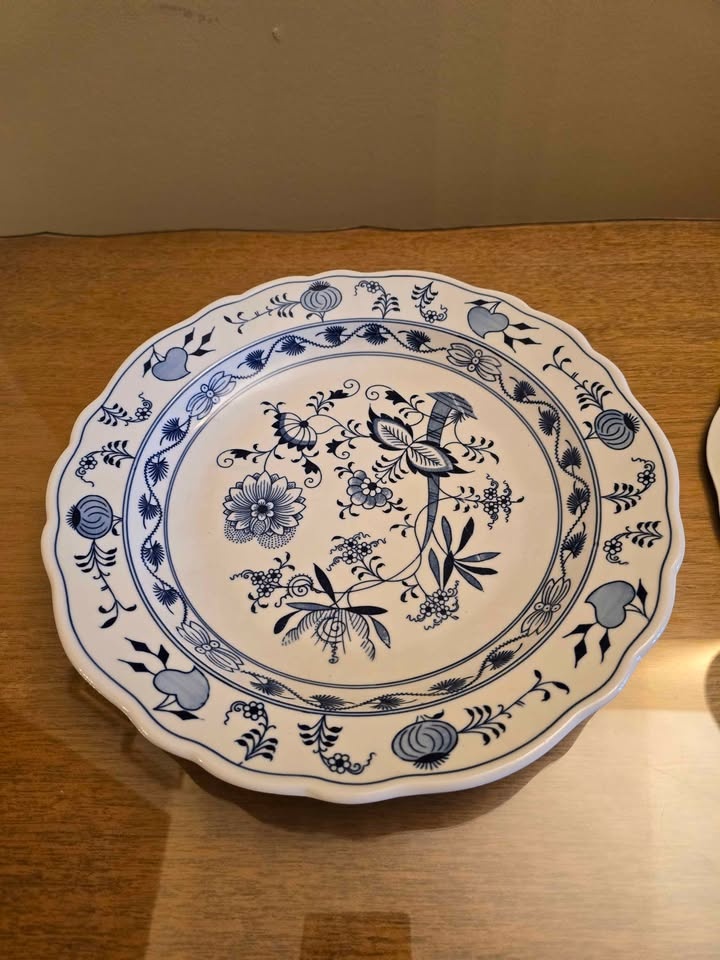 Rare Original Zwiebelmuster Large Salad Plate