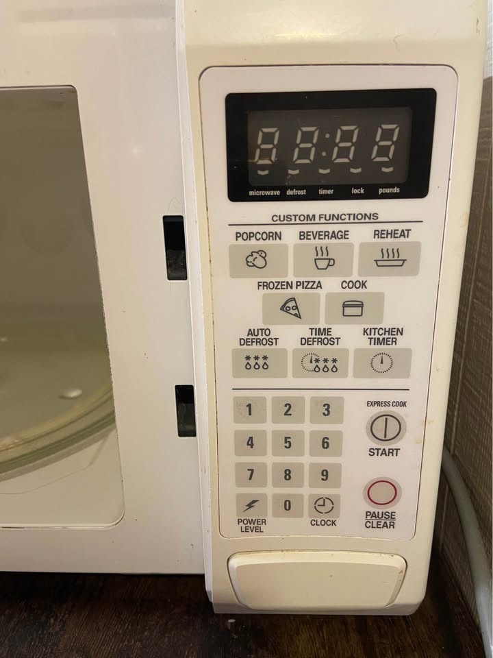 White GE Microwave - photo 2