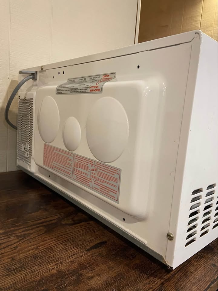 White GE Microwave - photo 5