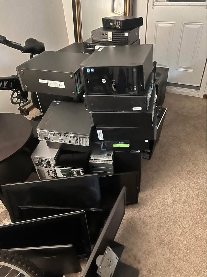 Working Computers and monitors for sale as a lot !! - photo 2