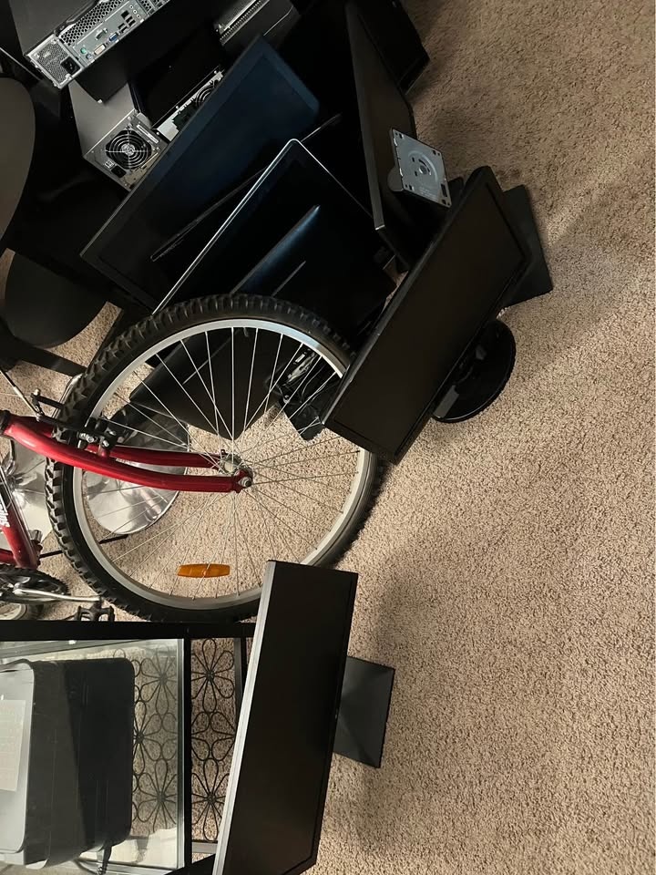 Working Computers and monitors for sale as a lot !! - photo 3