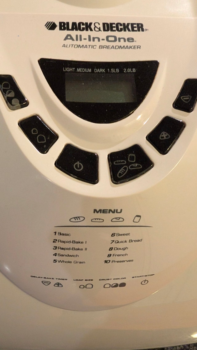 BLACK+DECKER All-In-One Breadmaker - Like New - photo 2