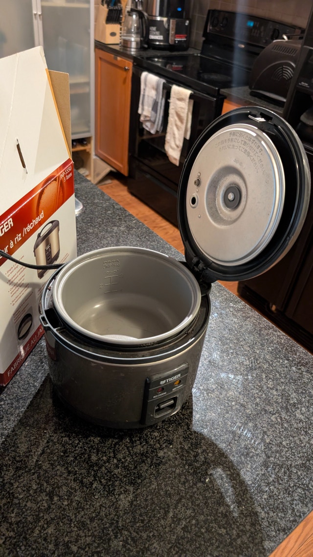 Tiger JNP-S55U Rice Cooker/Warmer - photo 3