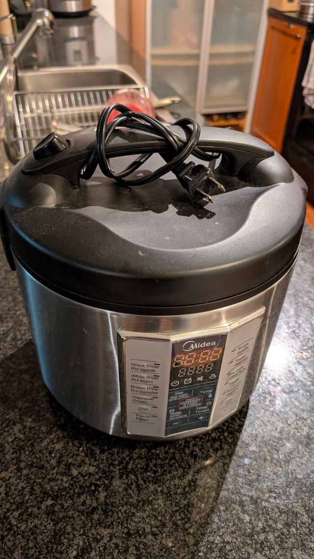 Midea Electric Pressure Cooker – Good Condition