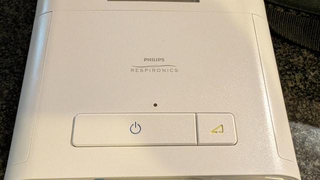 Philips Respironics DreamStation CPAP Machine - Brand New - photo 2